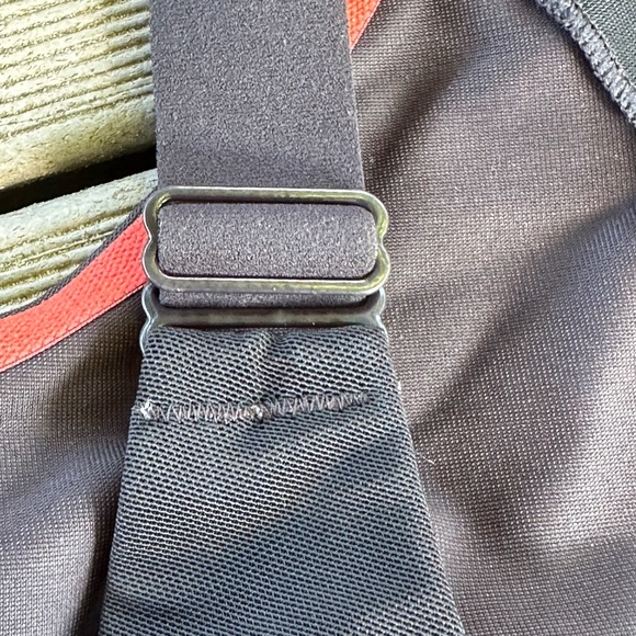 UNDER ARMOR SPORTS BRA SET OF 2 size 36 D BLACK AND ORANGE - Picture 5 of 9